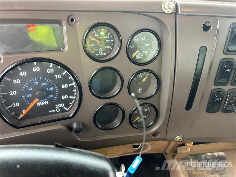 Mack CV713 6x4 Fuel Truck Caminhões-tanque