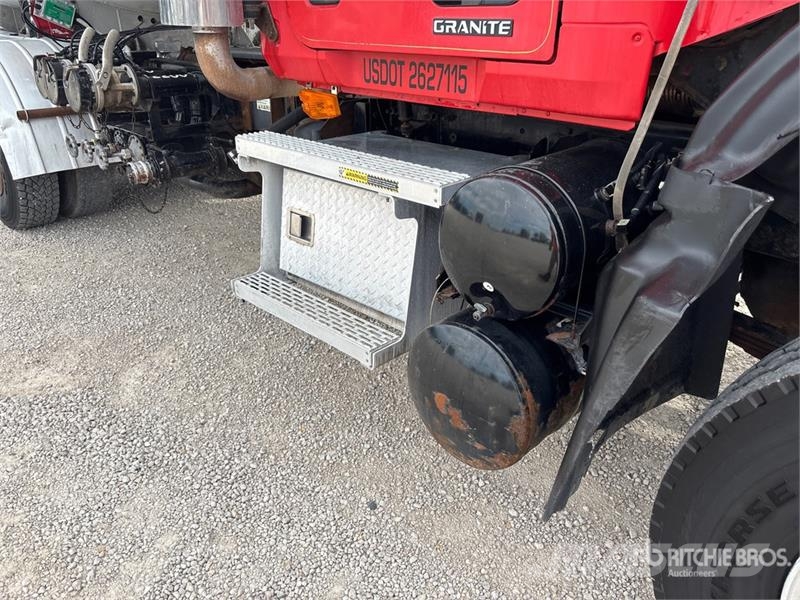 Mack CV713 6x4 Fuel Truck Βυτιοφόρα φορτηγά