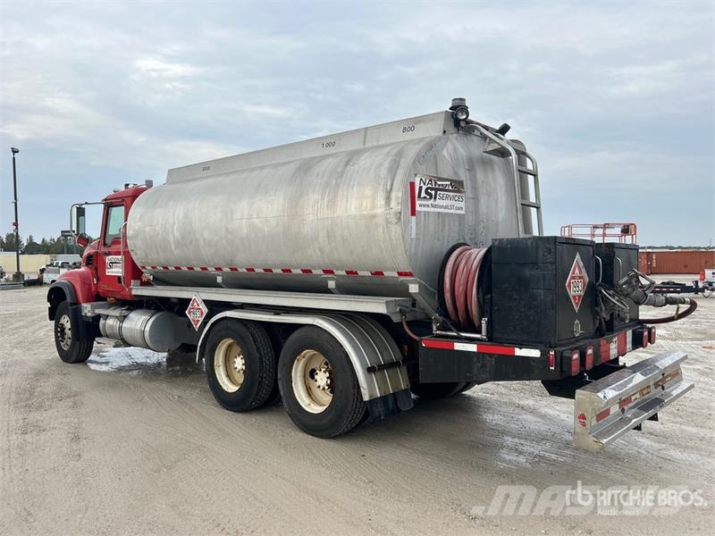 Mack CV713 6x4 Fuel Truck Caminhões-tanque