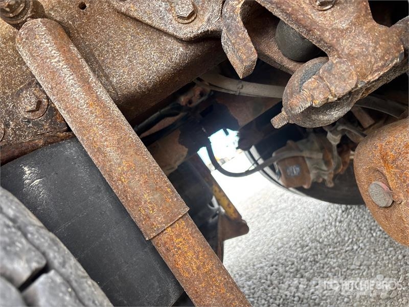 Mack CV713 6x4 Fuel Truck Βυτιοφόρα φορτηγά