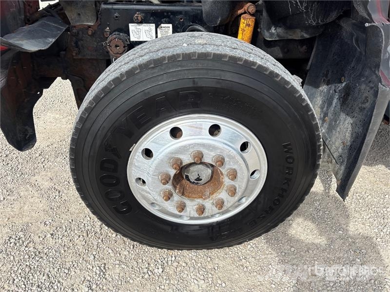 Mack CV713 6x4 Fuel Truck Βυτιοφόρα φορτηγά