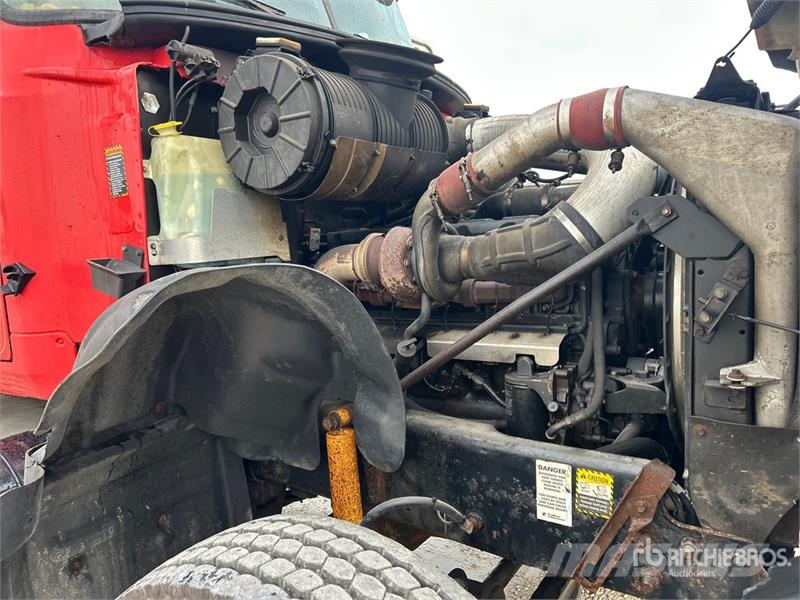 Mack CV713 6x4 Fuel Truck Caminhões-tanque
