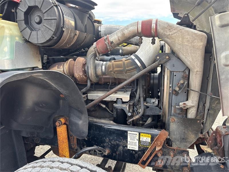 Mack CV713 6x4 Fuel Truck Βυτιοφόρα φορτηγά
