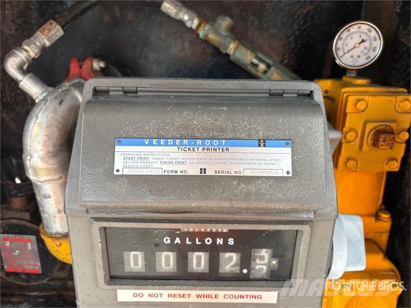 Mack CV713 6x4 Fuel Truck Βυτιοφόρα φορτηγά