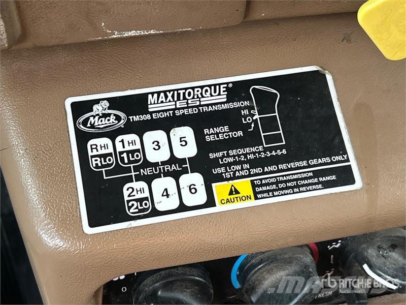Mack CV713 6x4 S/A Dump Truck Bañeras basculantes usadas