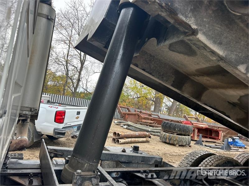 Mack CV713 6x4 S/A Dump Truck Bañeras basculantes usadas
