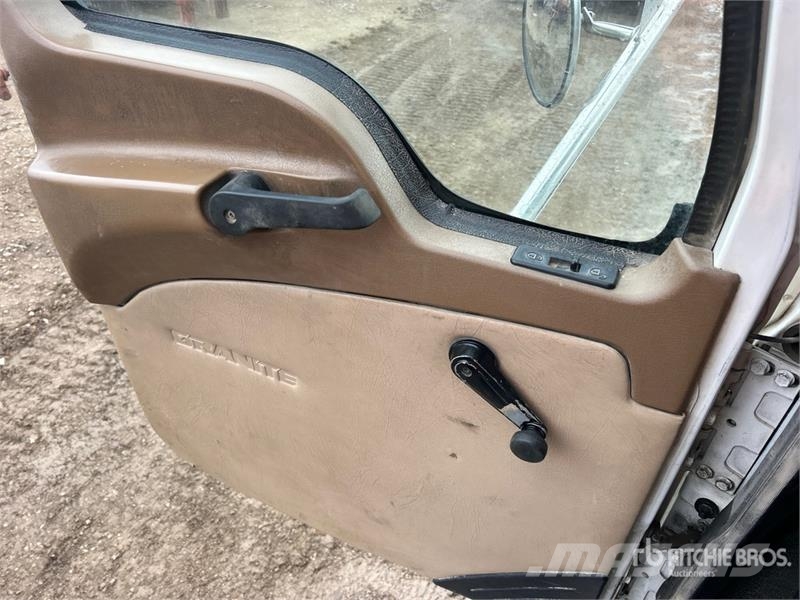 Mack CV713 6x4 S/A Dump Truck Bañeras basculantes usadas
