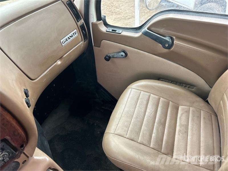 Mack CV713 6x4 S/A Dump Truck Bañeras basculantes usadas