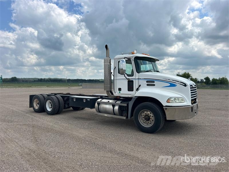 Mack CX612 6x4 Cab and Chassis Cabins and interior