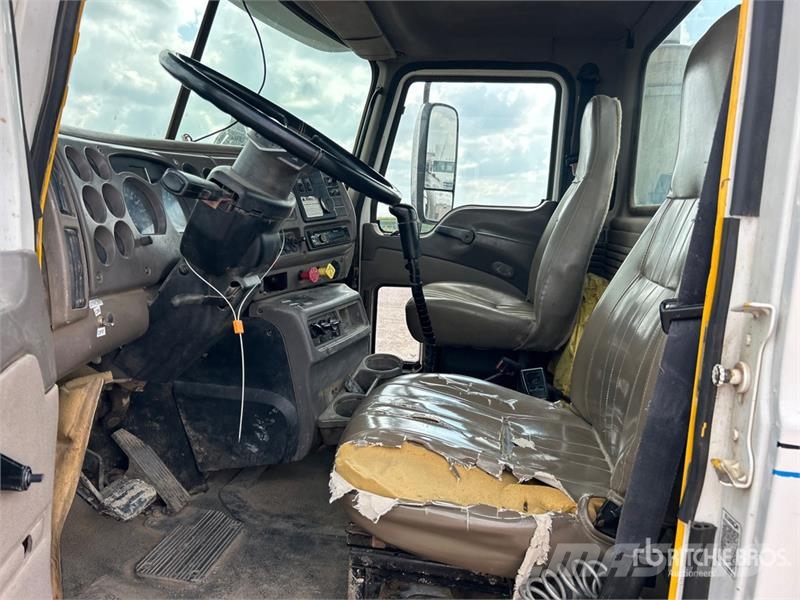 Mack CX612 6x4 Cab and Chassis Cabins and interior