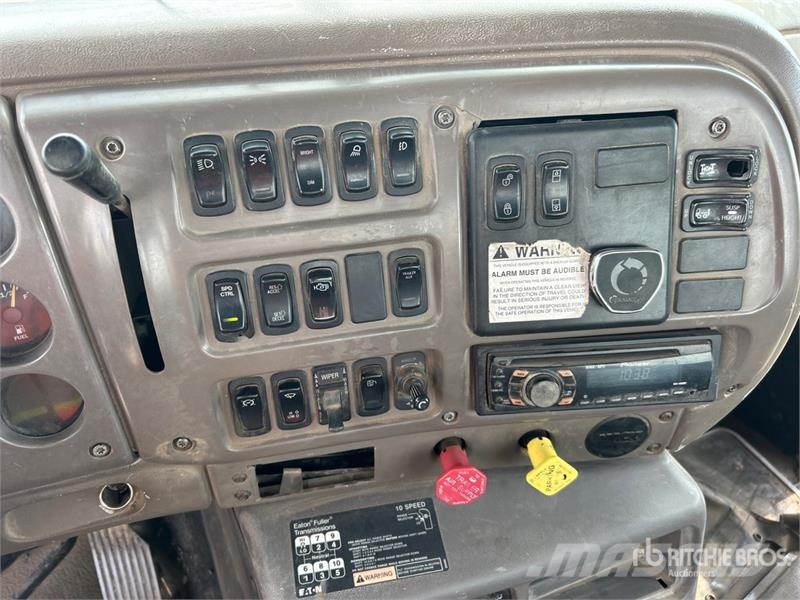 Mack CX612 6x4 Cab and Chassis Cabins and interior