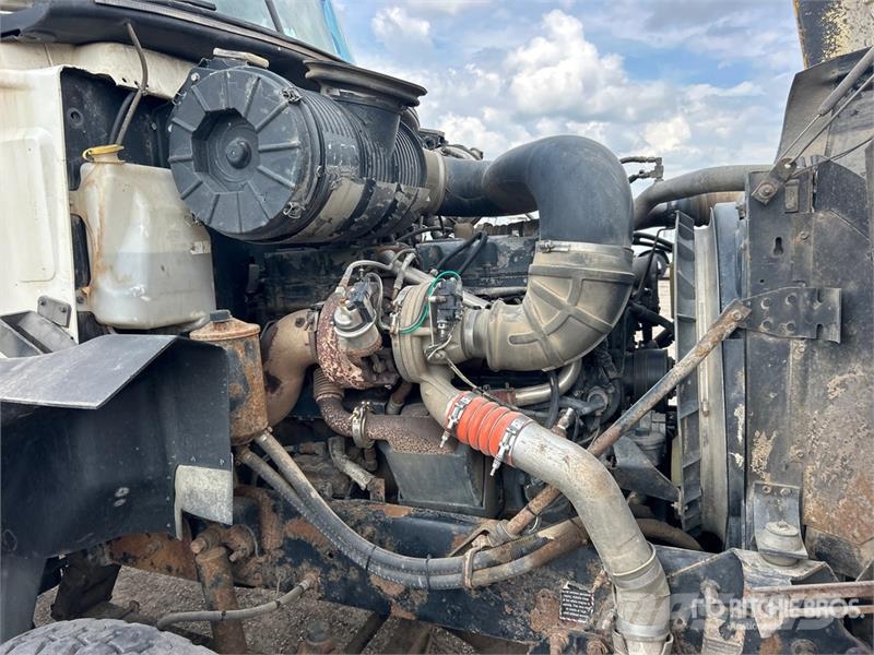 Mack CX612 6x4 Cab and Chassis Cabins and interior