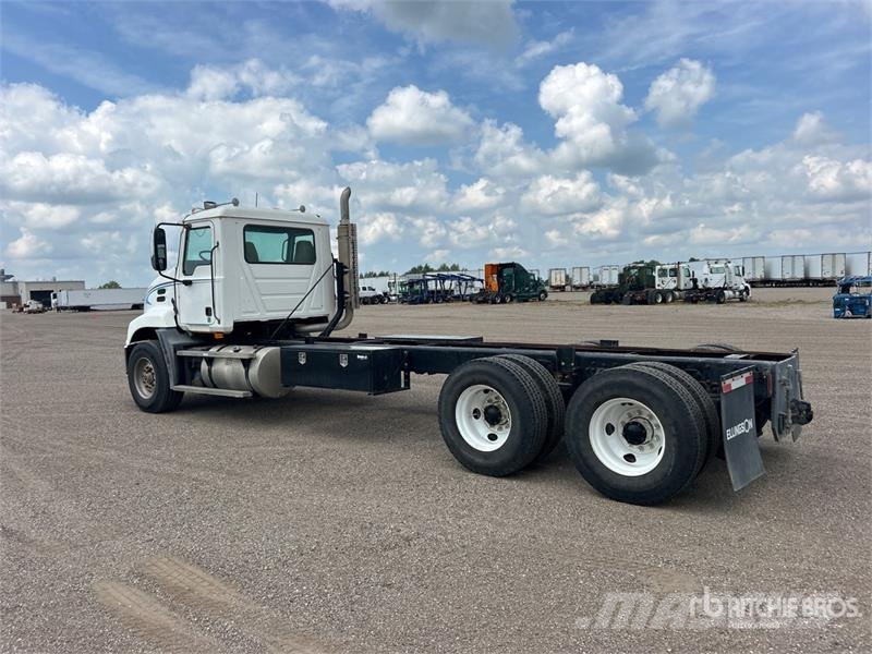 Mack CX612 6x4 Cab and Chassis Cabins and interior