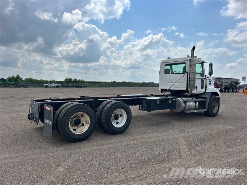 Mack CX612 6x4 Cab and Chassis Cabins and interior