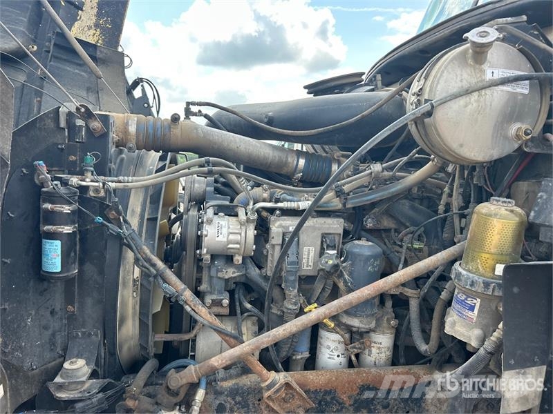 Mack CX612 6x4 Cab and Chassis Cabins and interior