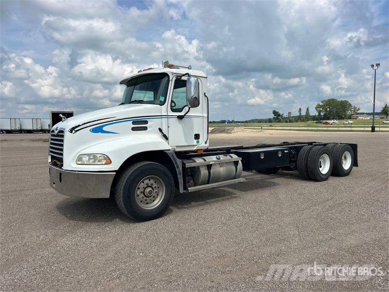 Mack CX612 6x4 Cab and Chassis Cabins and interior