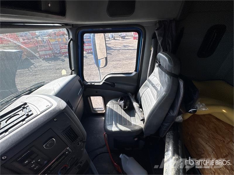 Mack CXU612 Sleeper 4x2 Van Truck Caminhões baú