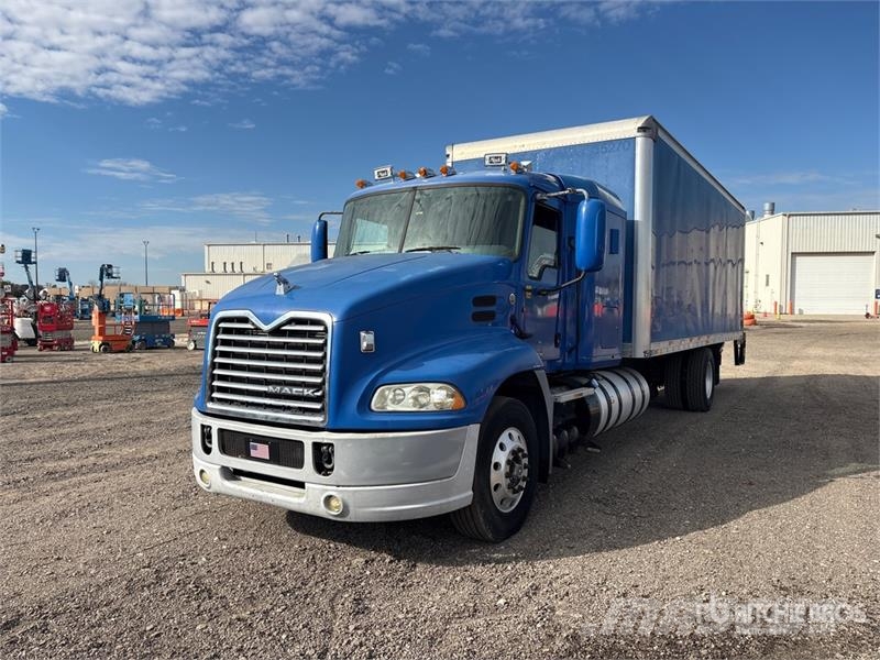 Mack CXU612 Sleeper 4x2 Van Truck Caminhões baú