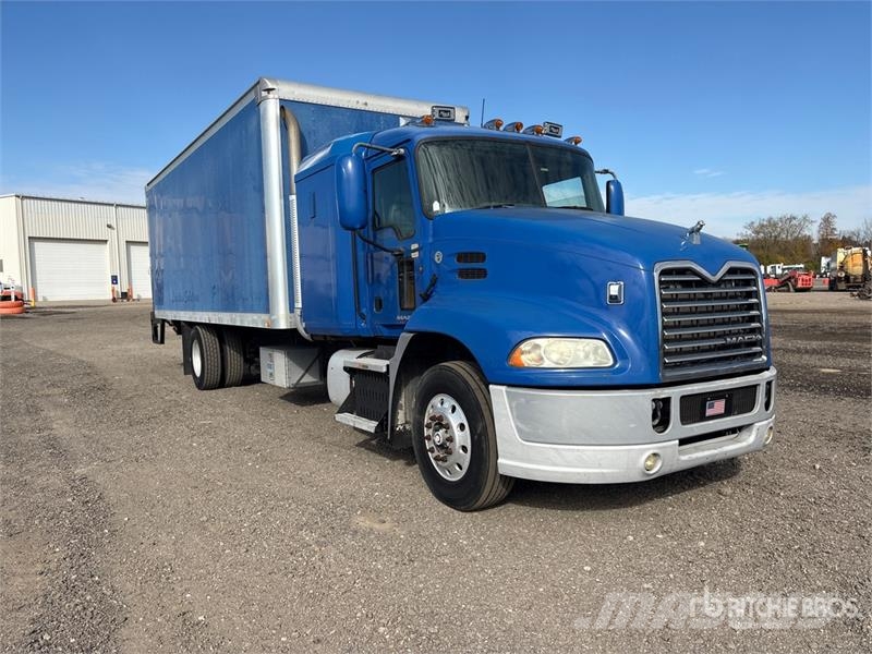 Mack CXU612 Sleeper 4x2 Van Truck Caminhões baú