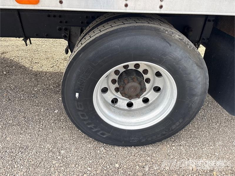 Mack CXU612 Sleeper 4x2 Van Truck Caminhões baú