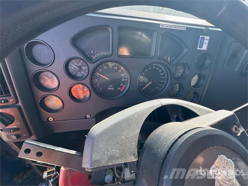 Mack CXU612 Sleeper 4x2 Van Truck Caminhões baú