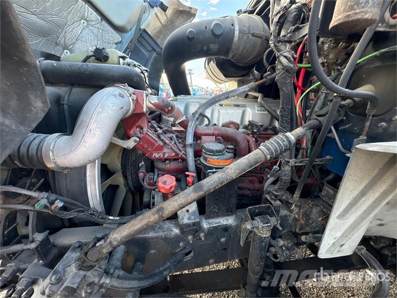 Mack CXU612 Sleeper 4x2 Van Truck Caminhões baú