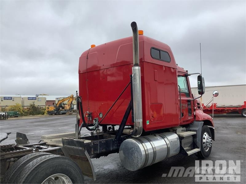 Mack CXU613 Prime Movers