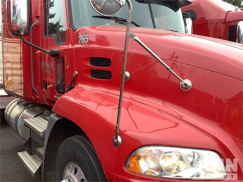 Mack CXU613 Prime Movers