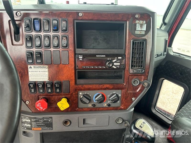 Mack CXU613 Truck Tractor Units