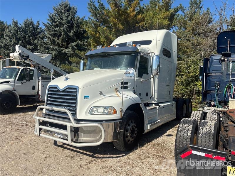 Mack CXU613 Trekkers