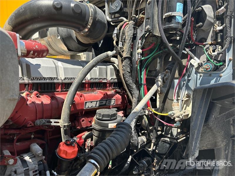 Mack CXU613 曳引機組件