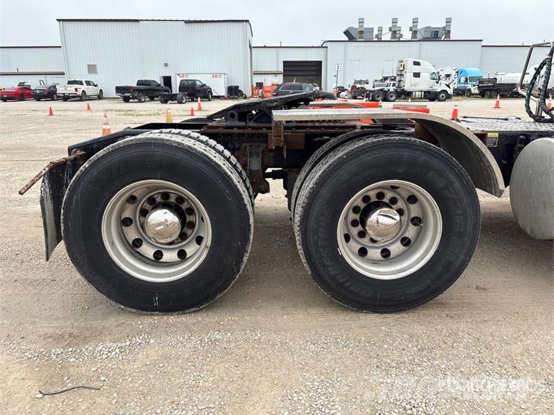 Mack CXU613 Truck Tractor Units