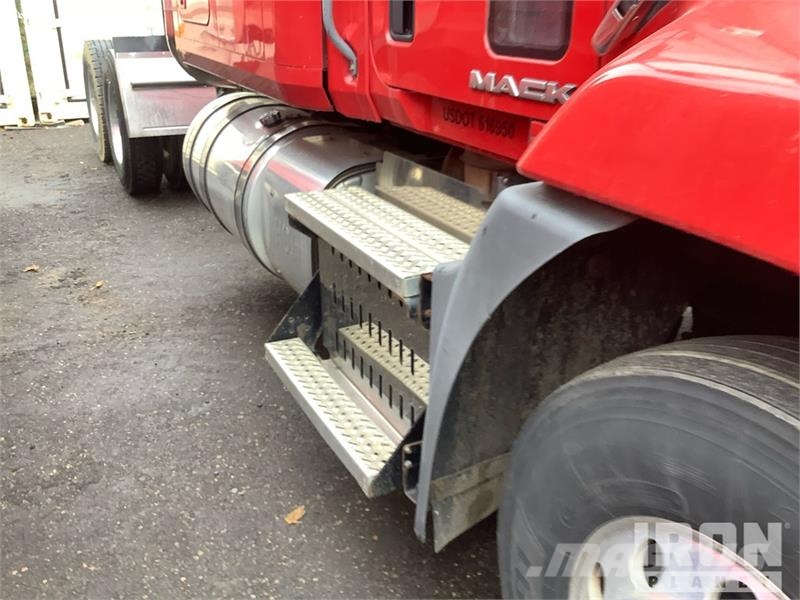 Mack CXU613 Prime Movers