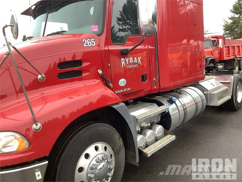 Mack CXU613 Prime Movers