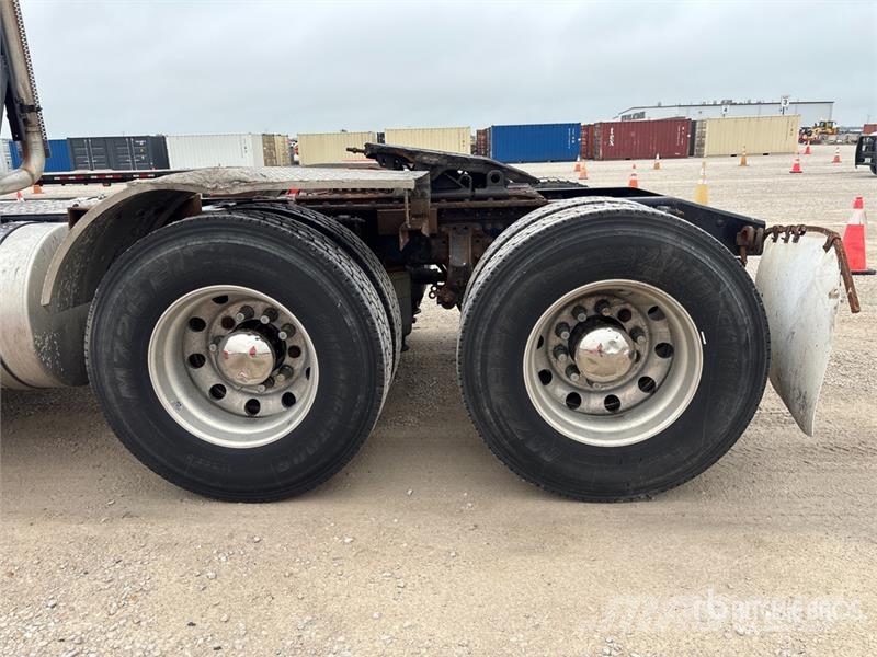 Mack CXU613 Truck Tractor Units