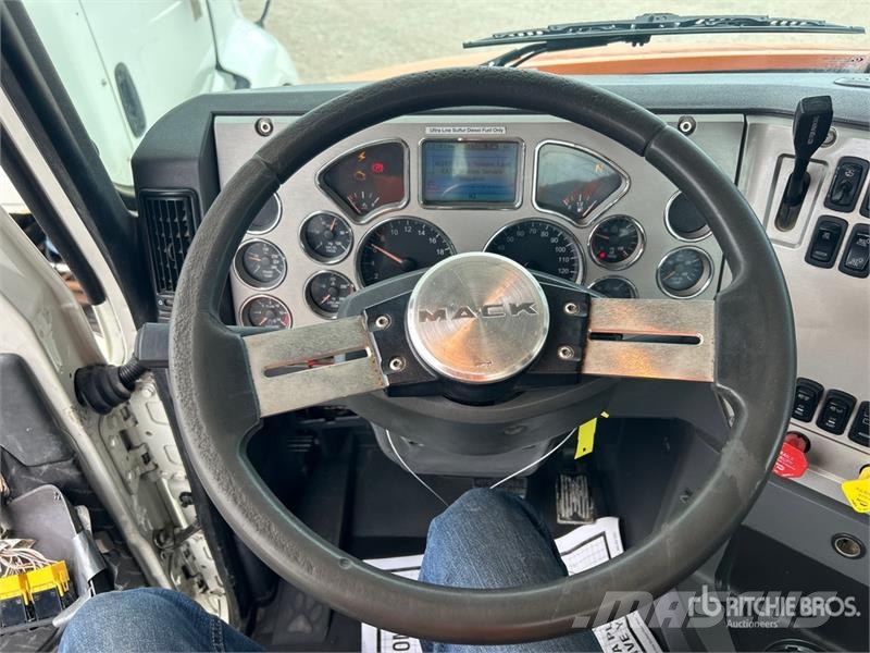Mack CXU613 曳引機組件