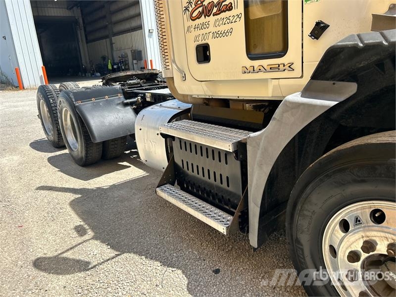 Mack CXU613 曳引機組件