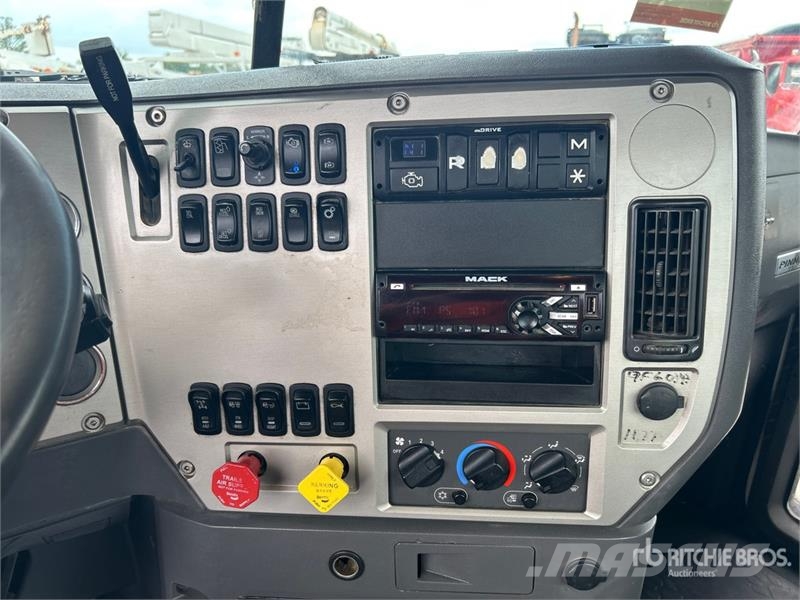 Mack CXU613 曳引機組件
