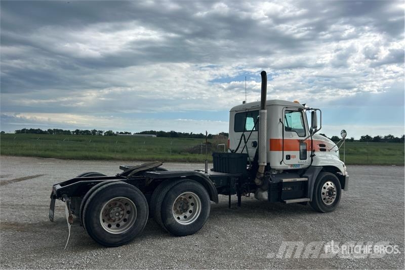 Mack CXU613 Dragbilar