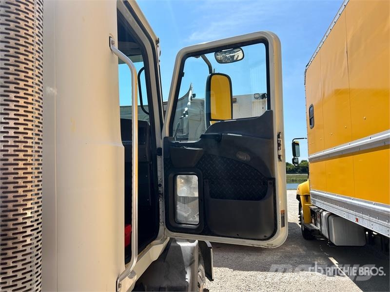 Mack CXU613 曳引機組件