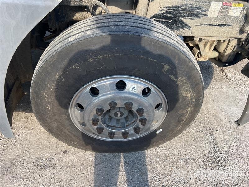 Mack CXU613 曳引機組件