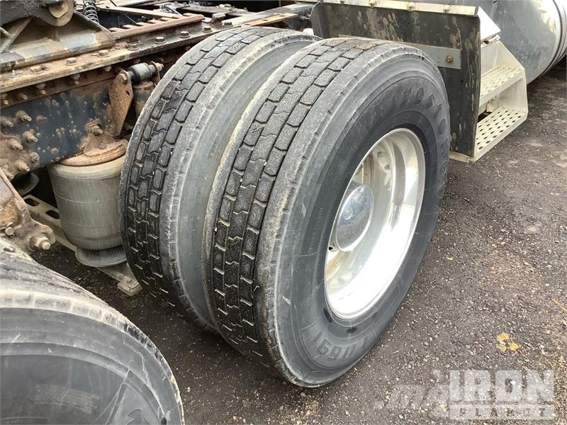 Mack CXU613 Truck Tractor Units