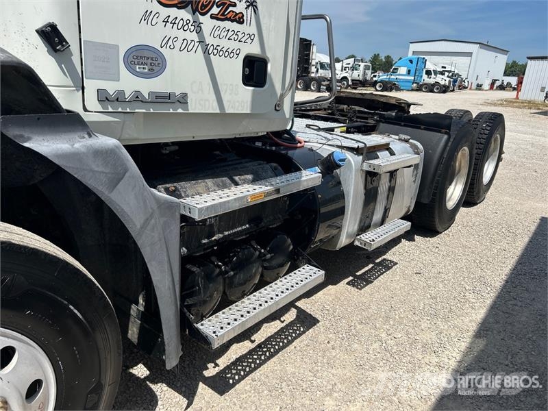 Mack CXU613 曳引機組件