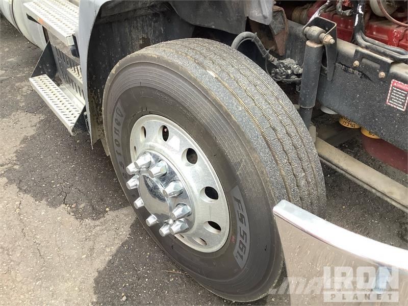Mack CXU613 Truck Tractor Units
