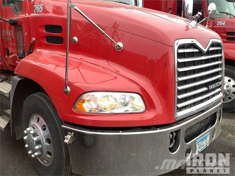 Mack CXU613 Prime Movers