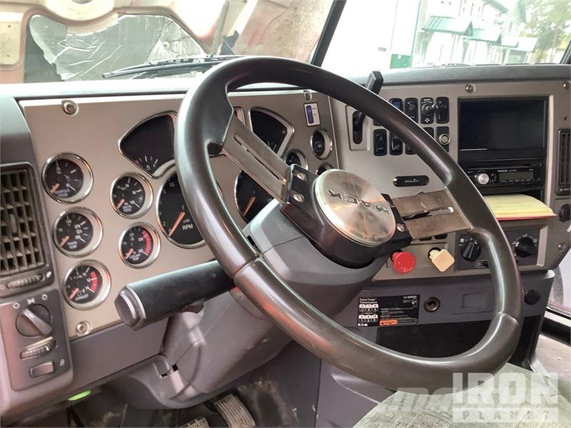 Mack CXU613 Truck Tractor Units