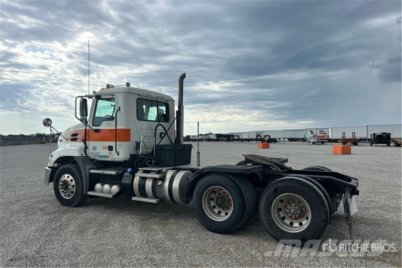Mack CXU613 Dragbilar
