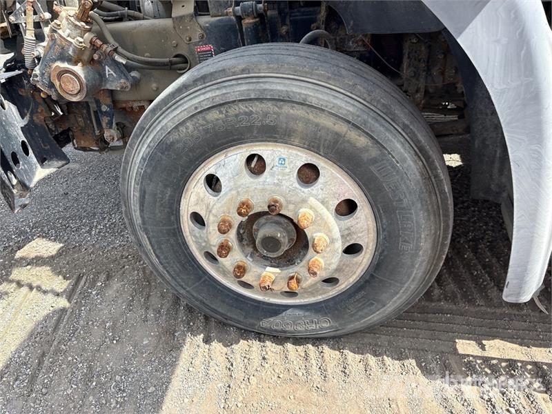 Mack CXU613 وحدات الجر