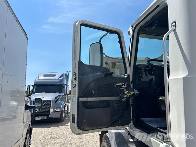 Mack CXU613 曳引機組件