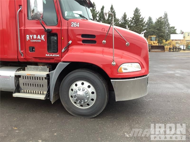 Mack CXU613 Truck Tractor Units
